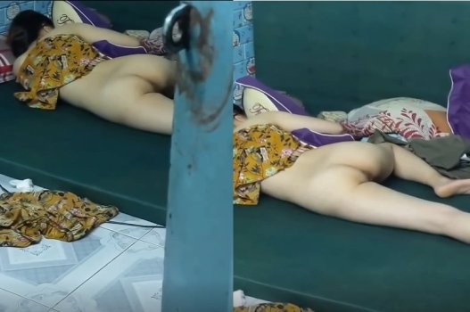 Следующая сестра забыла выключить огни спальни